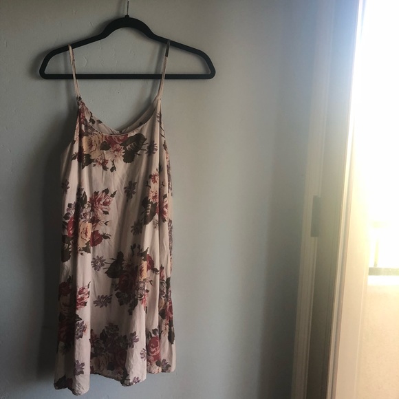 Brandy Melville Dresses & Skirts - Brandy Melville Floral Dress